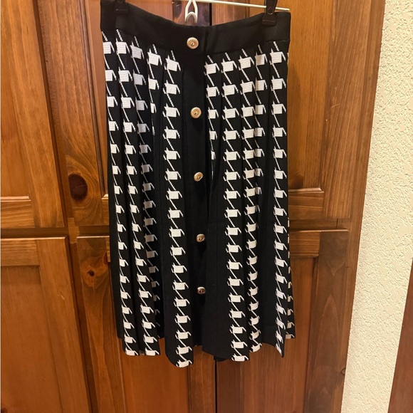 Aleeza Paris - SAMPLE Knit Black and White Pleated Skirt - Picture 1 of 4